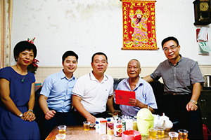 八一建軍節(jié)慰問(wèn)退伍老兵.jpg